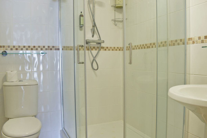 Apt 1 - Bathroom