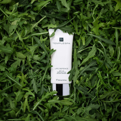 LIFE DEFENCE SPF30_ROCKETBACKGROUND_HET4855
